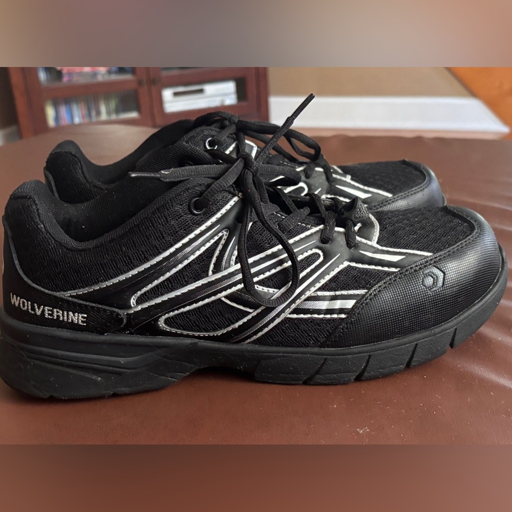 Men’s size 9 Wolverine steel toe Black Shoe with Silver Accents